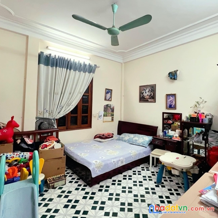 Bán nhà đê la thành to, đống đa, tự xây, yên tĩnh, gần phố, ở ngay, 35m2x5 tầng, chỉ 3.75 tỷ
