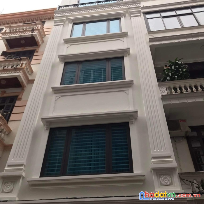 Bán nhà dt 45m x 6t thạch bàn, long biên, gara kd ngõ thông ô tô 7 chỗ vào nhà ,giá 6.4 tỷ.