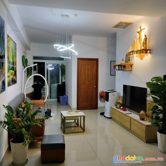 Nhà chung cư mặt tiền đường ta 15 
dt 90m2