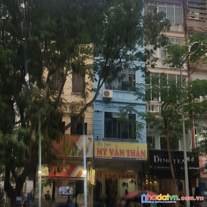 Bán nhà mặt phố trần quôc hoàn cầu giấy kinh doanh nhà hàng.