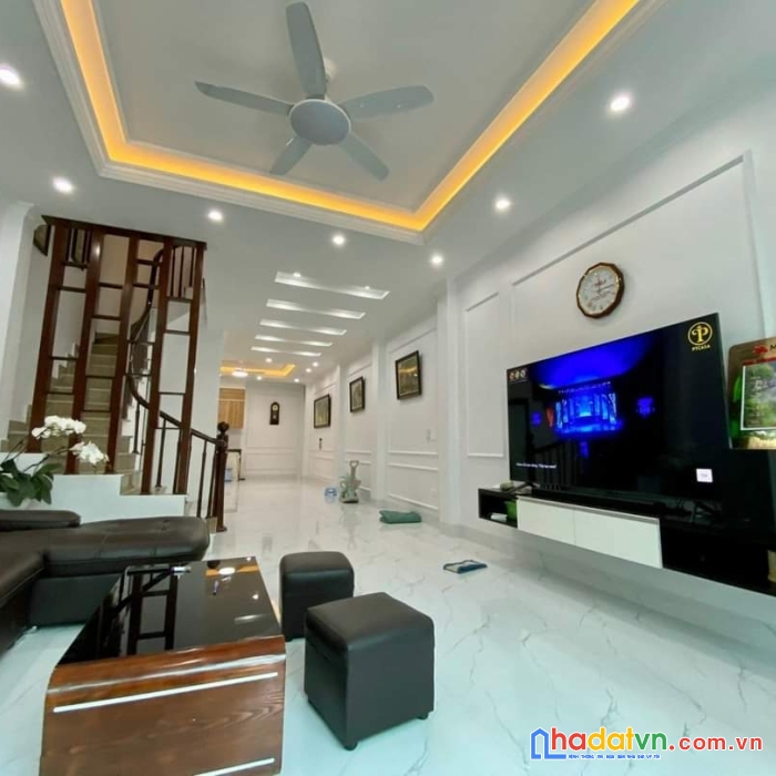 Bán nhà trần thái tông cầu giấy, nhà đẹp thoáng, ở sướng, ngõ 3 gác tránh sh, 47,5m2 chỉ hơn 5 tỷ