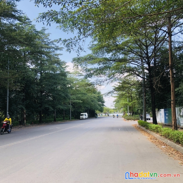Bán nhà đất đẹp  trung tâm  chỉ sẵn về ở kinh doanh đắc địa - mặt tiền rộng - tặng nhà đẹp - chấp