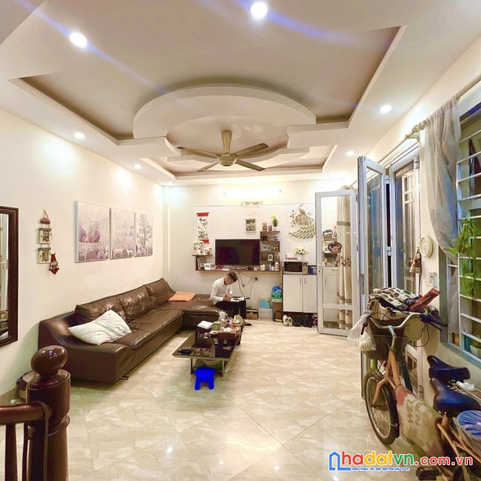 Bán nhà tại phố trần thái tông – hn,dt 42m2x4tầng - giá 5.25 tỷ - full tiện ích – ở sướng