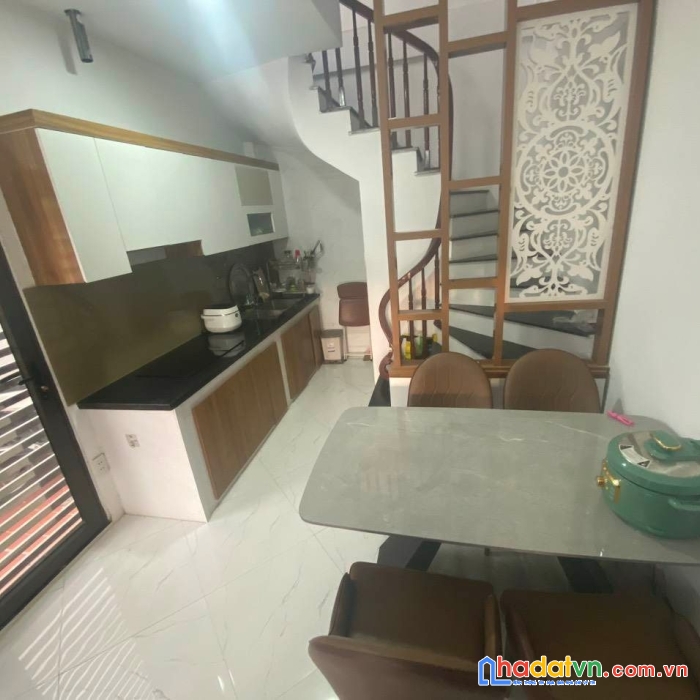 Cho thuê nhà mặt đường đặng dung, phường quán thánh, quận ba đình, hà nội. 13 triệu/tháng