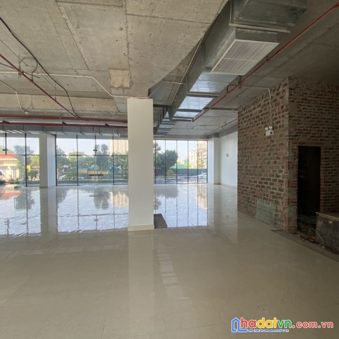 Cho thuê mbkd phố lê văn lương 320m2 mt 20m. 2 mtiền - kv trung tâm