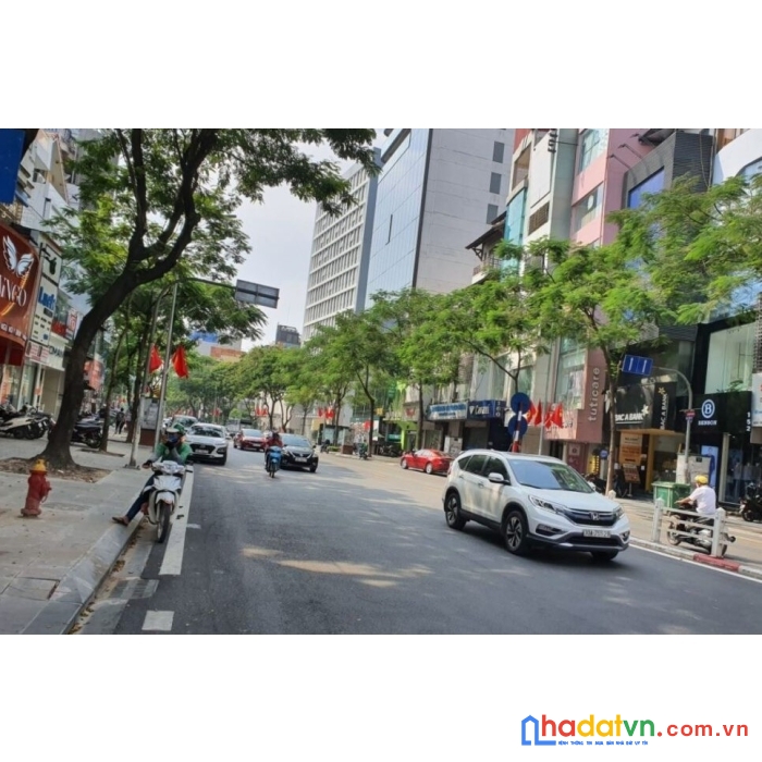 Bán tòa nhà mặt phố thái hà, vỉa hè, thang máy, dt 1.5 tỷ/ năm. dt: 100m2, mt: 6.6m. giá: 31 tỷ
