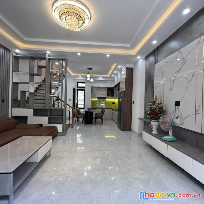 Bán nhanh nhà quận hải châu- 4 tầng giá chỉ 5,3 tỷ- gần sân bay- tặng nội thất về ở ngay