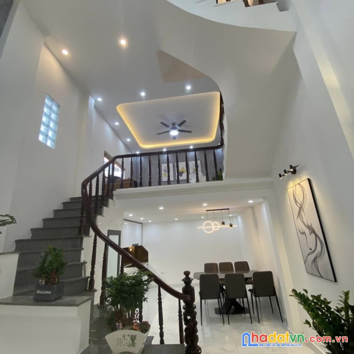 Bán nhà lô góc cực đẹp ngõ đê la thành 40m2 4 tầng mặt tiền 4m giá 5.2 tỷ