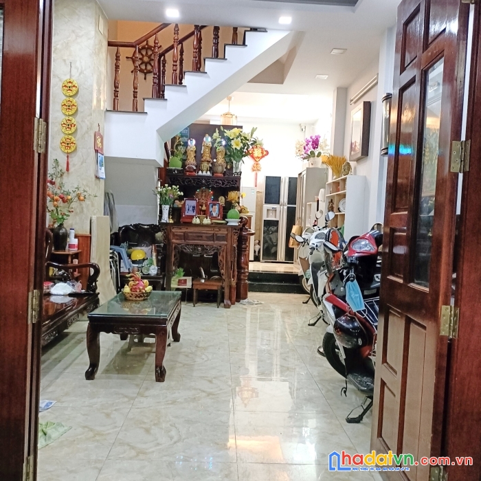 Nhà mới 4 tầng hẻm thông gần đường vĩnh viễn p4q10