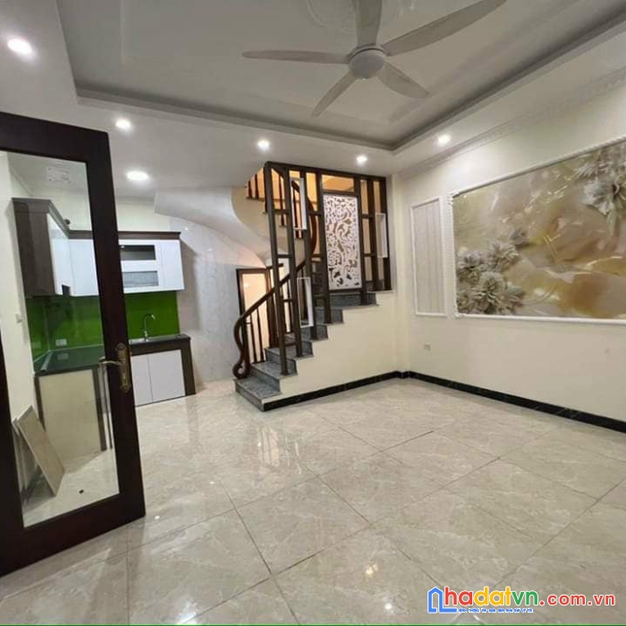 Nhà mới, 40m, 4t, ô tô vào nhà, nhỉnh 2 tỷ,