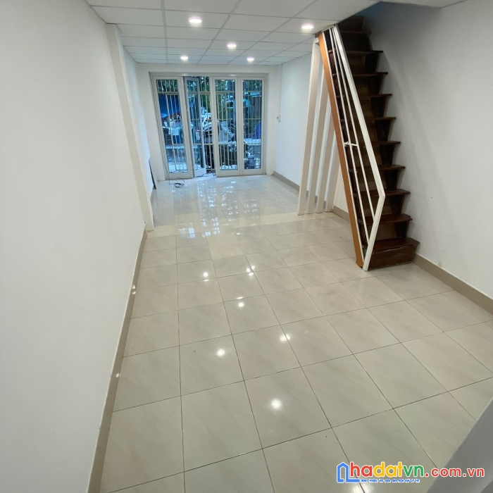 .nhà trần cao vân, gần lê độ, kiệt rộng, thẳng thông