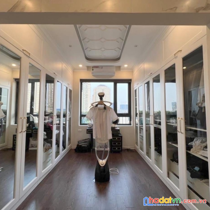 Bán tòa văn phòng võ chí công, tây hồ 180m2 -  có hầm - penhouse đẳng cấp - ô tô tránh, sát phố -