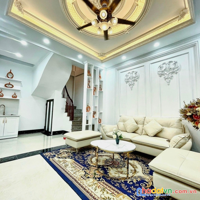 Cần bán siêu phẩm pháo đài láng 40m2 - nhà mới đẹp ở ngay - ngõ thông kinh doanh – giá chưa đến 5
