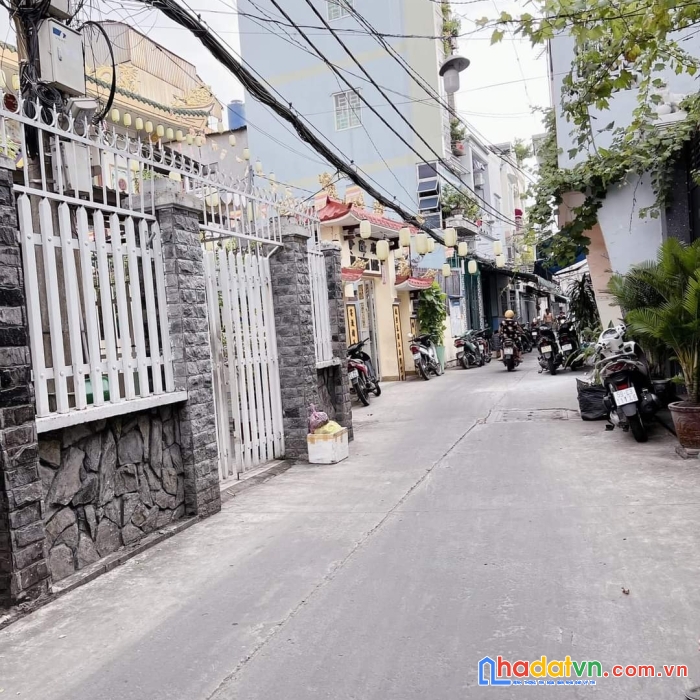 Bán nhà đoàn văn bơ, 133m2 chỉ 8 tỷ 2 thích hợp xây dựng căn hộ dịch vụ