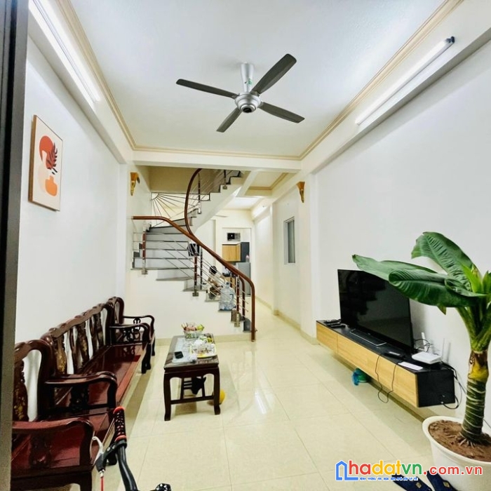 Bán căn nhà 3 tầng tại phố hồ xuân hương phường ngọc châu