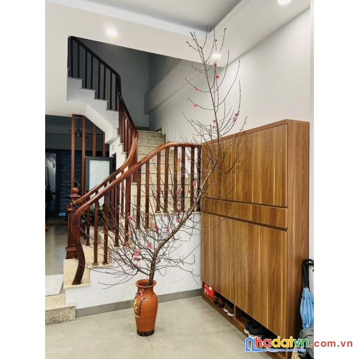 Bán nhà phố bồ đề, long biên, ngõ ô tô thông, gara, diện tích 53m2, giá chào 7.3 tỷ