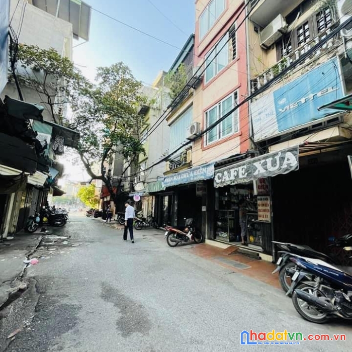Hot – bán nhà mặt phố đê la thành 30m2 - kinh doanh buôn bán sầm uất - nhà về ở ngay – nhỉnh 4 tỷ
