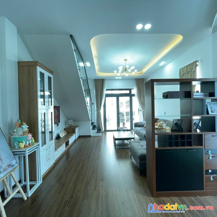 Cần bán gấp nhà đẹp thích hợp ở liền đường vạn thành, đà lạt giá 6 tỷ