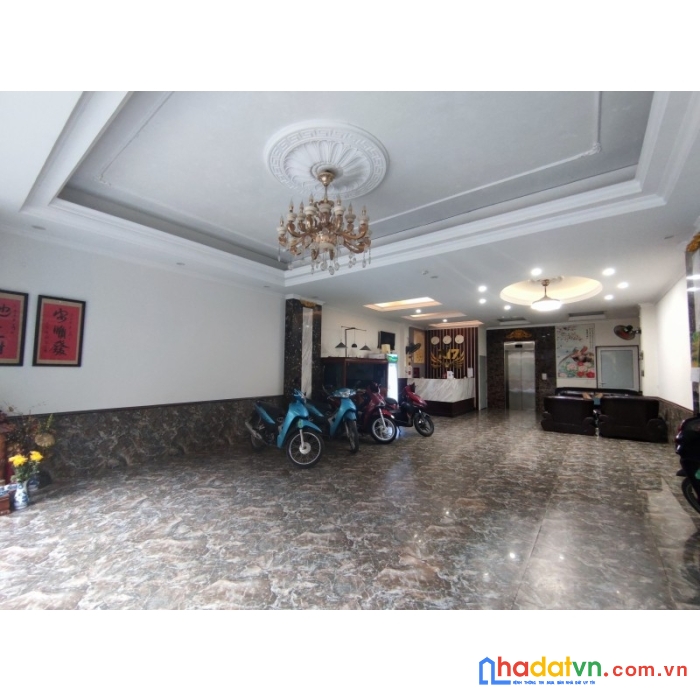 Bán khách  sạn 7 tầngthang máy, dt 125m, dòng tiền 130tr/tháng giá 20 tỷ