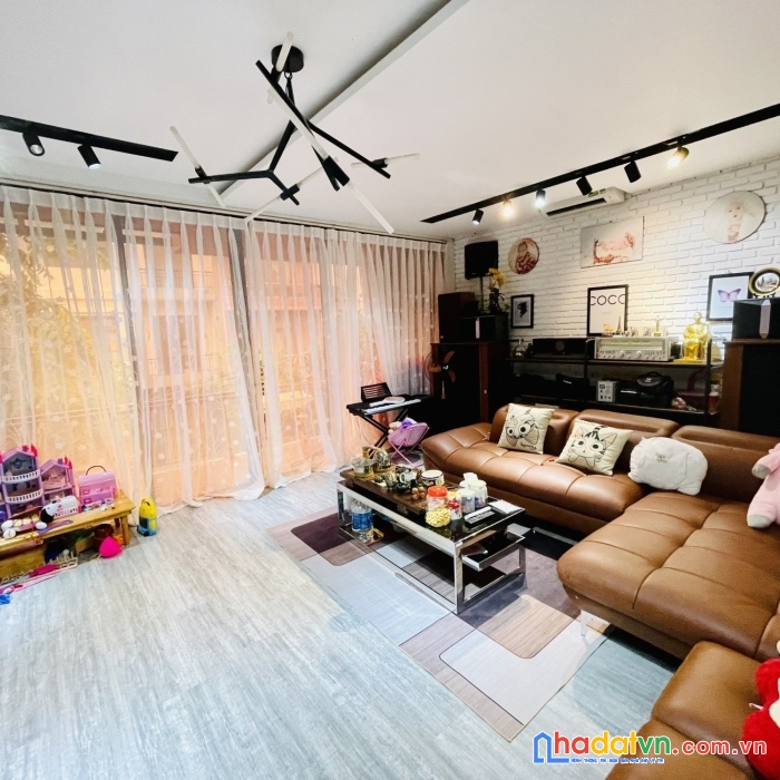 Nhà đẹp 3 tầng sơn trà-gần khu eurovilla trần hưng đạo-tặng lại nội thất-về ở ngay-giá tốt.