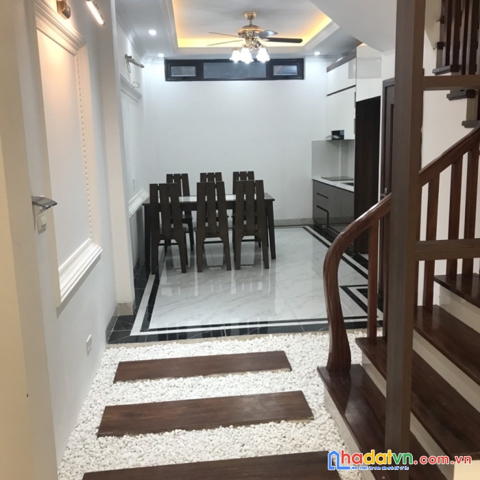 Bán nhà ngõ1xx ngọc lâm -long biên 43m2 5 tầng mặt tiền5m 5 tỷ