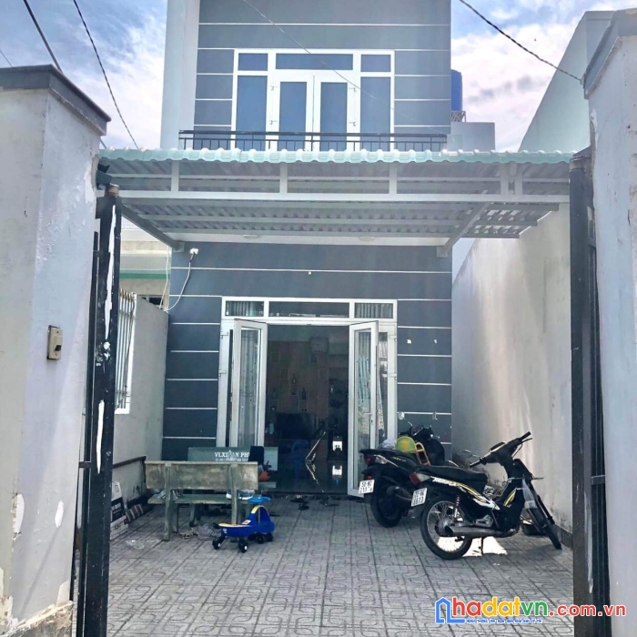 Chủ gấp gấp lắm rồi,cần tiền xoay sở làm ăn nên đã giảm sâu hơn nửa tỷ,nhà đẹp 2 tầng bình chánh