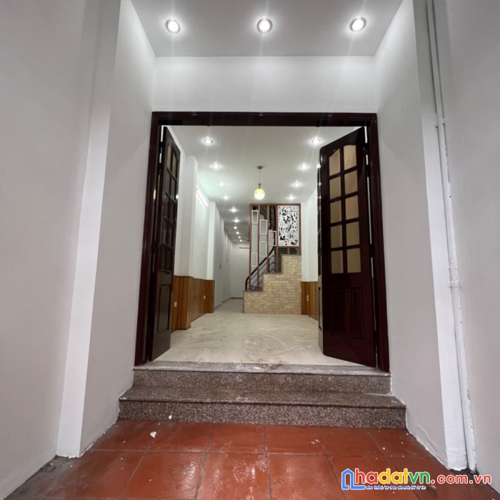 Bán nhà bạch mai, phân lô ô tô đỗ cổng, 18m ra ô tô tránh, 3 thoáng, 52m2, 4 tỷ 75.
