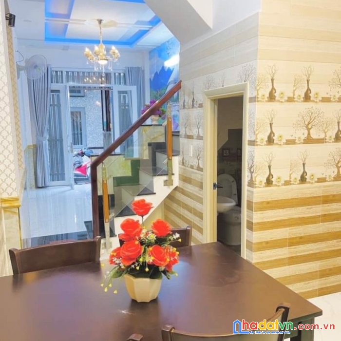 Nhà mặt tiền, 4t, 68m2, chỉ 6 tỷ x, hà huy giáp, q12.