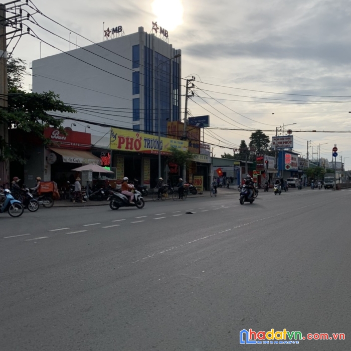 Giảm lần n, chỉ 2.4 tỷ, nhà 60m kề bến xe an sương, hocmon, xem ngay thì còn