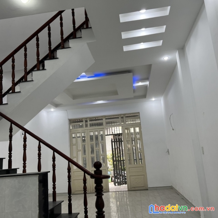 Bình tân nhà 2 tầng, 2 mặt hẻm xe hơi diện tích khủng 75m2 giá 3tyxx