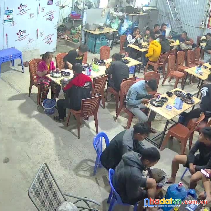 Sang nhượng gấp cửa ahngf đang kinh doanh cơm, lẩu bình dân tại văn giang hưng yên
