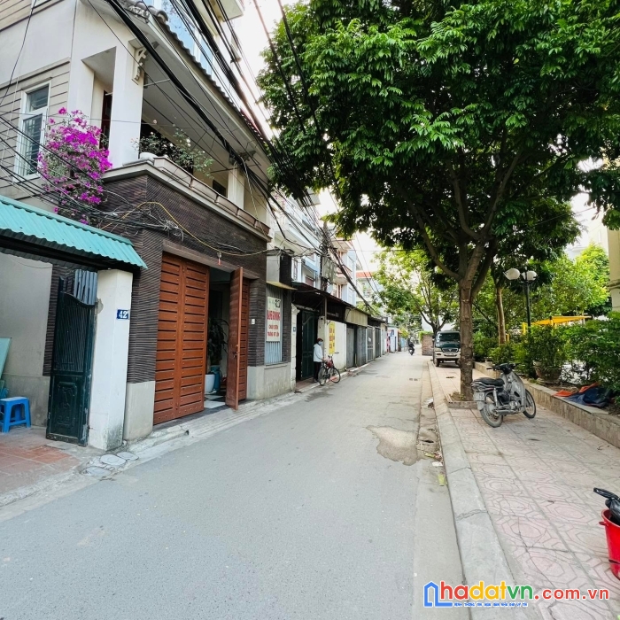 Bán nhà ngõ thông rộng thoáng đẹp, tiện ích nhiều, sổ vuông đét