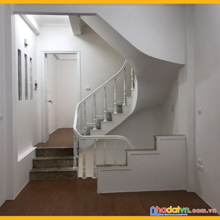 Bạch mai lô góc 2 thoáng,ô tô đỗ gần, dt40m2 x 4t, mt3.5m2, 3.6 tỷ.