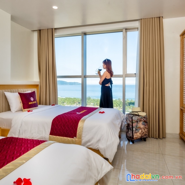 Bán khách sạn 4 sao đường hồ nghinh - quận sơn trà - có hồ bơi - 19 tầng - 92 phòng.