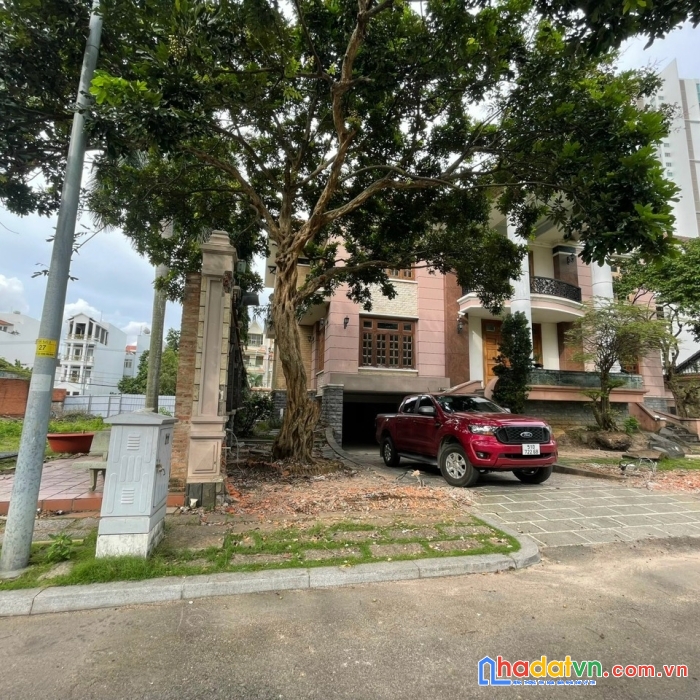 Cho thuê khuôn đất mt 4200m2 p. an phú q2 có 2 biệt thự