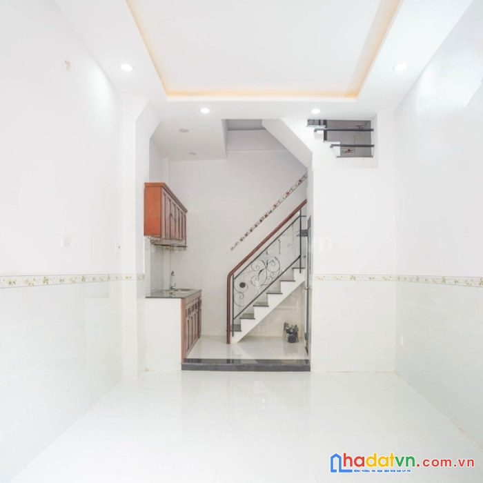 Cho thuê nnc 4 tầng hẻm ba đình p10 q8  giá : 9 triệu