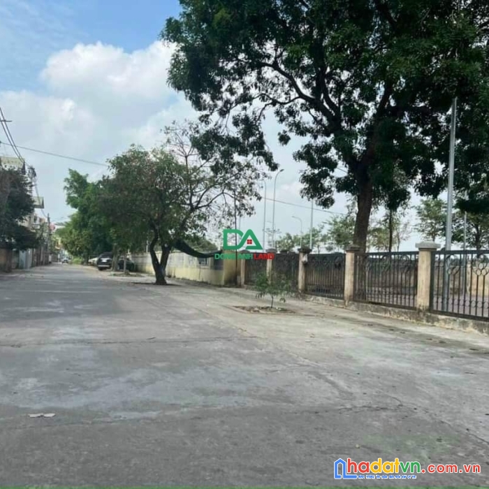 Bán 84.1m đất bìa làng thố bảo vân nội đông anh đường 10m view nhà văn hóa lh 0974090313