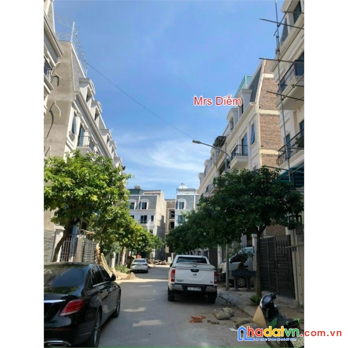 Ngay sát quốc lộ 3, giá hơn 6 tỷ. mrs diễm cần bán 75m nhà 4 tầng khu đô thị happy