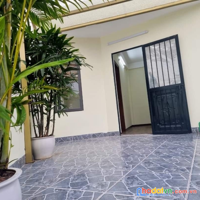 Bán nhà ngọc lâm, long biên 54m 5tầng 3 tỷ gần phố.