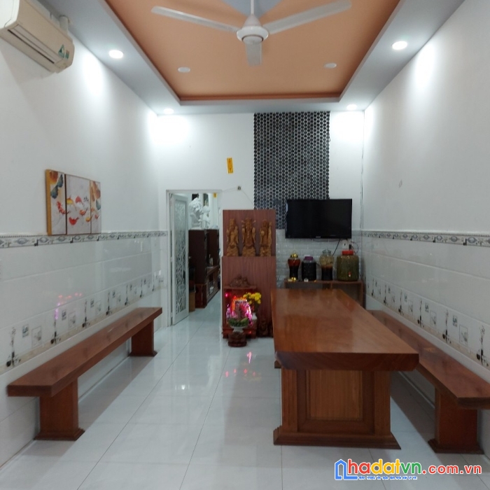 Nhà cấp 4 mặt tiền đường 11  có hđ thuê 6,5tr/tháng