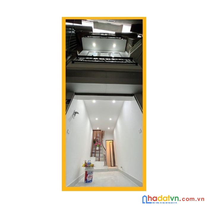 Nhà sát mặt phố minh khai dt19m2 x 4 tầng, mt2.9m, 2.15 tỷ.