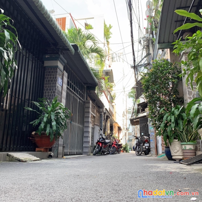 Hẻm xe hơi đỗ cửa - cách hẻm xe tải 20m - khu phố an ninh yên tĩnh - dân trí cao - xóm thân thiện