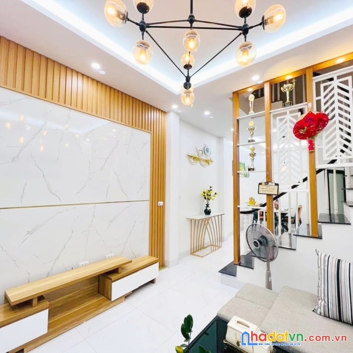 Nhà hoàng mai 40m mới tinh tặng full nội thất ngõ đẹp giá dưới 100tr