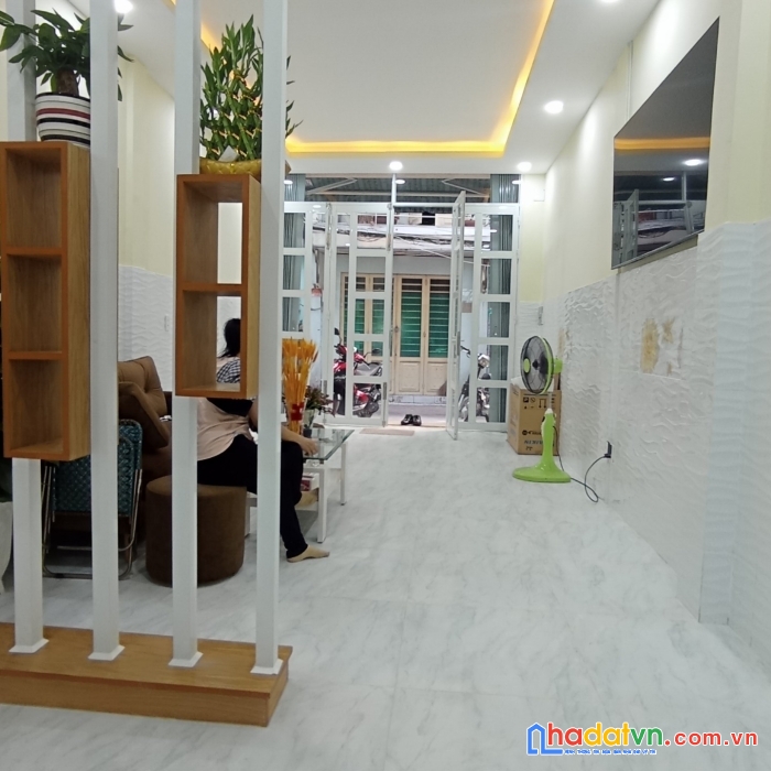 Cần tiền đổi nhà lớn hơn bán gấp nhà lò siêu, p16, quận 11.