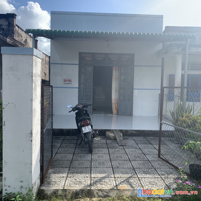 Chính chủ cần bán nhà 180m2 huyện hàm tân, giá rẻ thương lượng cho khách thiện chí