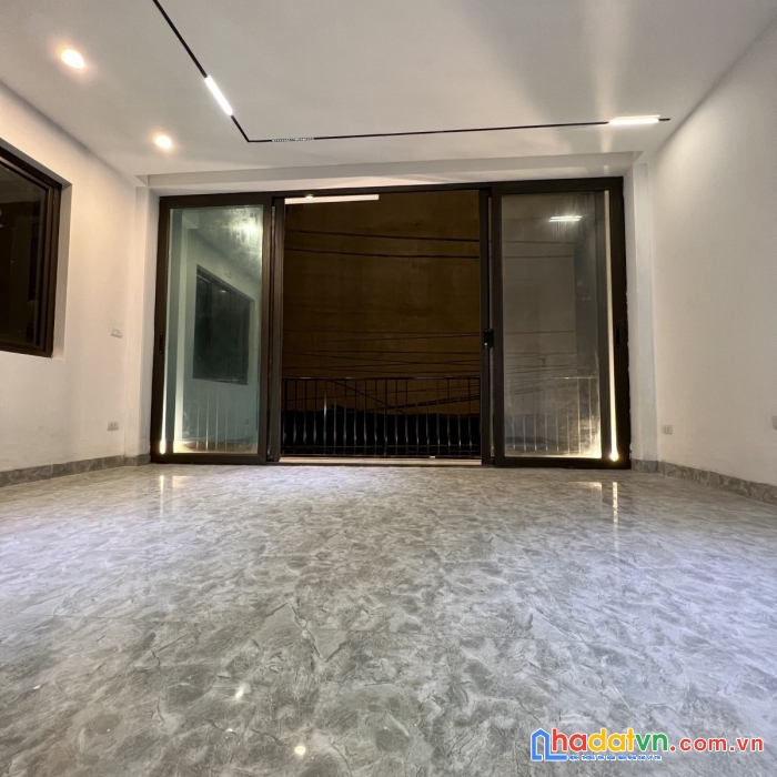 Siêu phẩm.45m, mt 5m, 5 tầng,ô tô 7 chỗ vào nhà ngọc thụy chỉ nhỉnh 5 tỉ