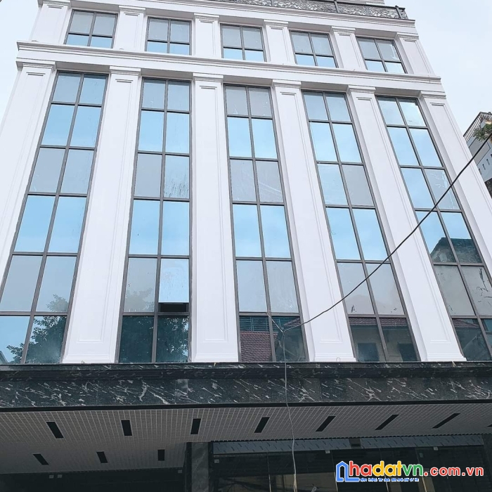 Toà văn phòng mp võ chí công , thang máy, tầng hầm, mt 13m, ô tô đua 400m chỉ 155 tỷ