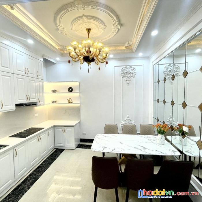 Bán nhà ngõ 26 nguyên hồng, ba đình, 45m 6 tầng thang máy, ô tô, 13.2 tỷ