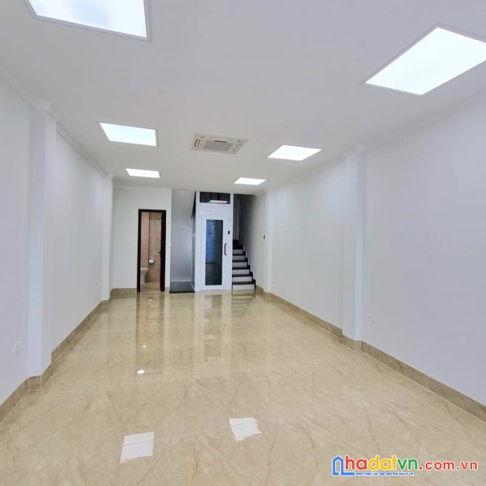 Bán nhà mặt phố quận cầu giấy-kd-thang máy-oto-30m2-giá:16,8 tỷ