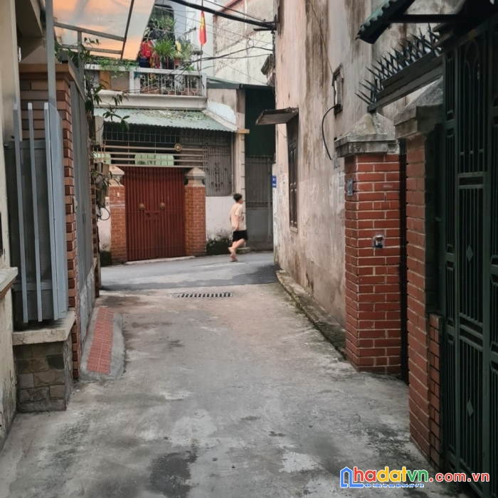 Bán nhà ngõ 6x nguyễn văn cừ -long biên 32m2 -3 tầng 3,4 tỷ ngõ thông ngọc lâm